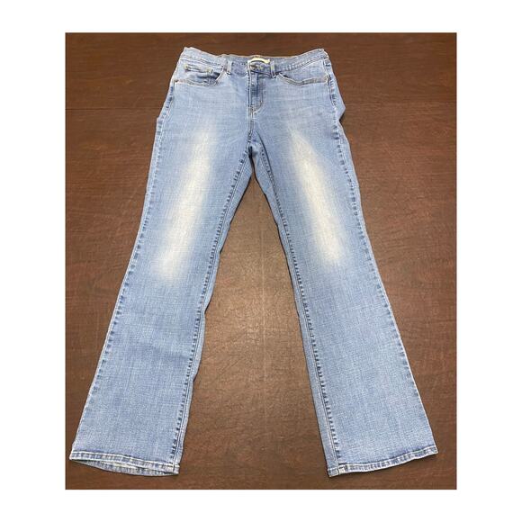 Levi's Classic Bootcut Light Wash Sze 10 Jeans 31" Inseam Normcore Closet Staple - Picture 2 of 8